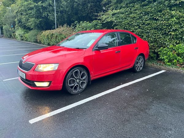 Skoda Octavia Saloon, Diesel, 2016, Red