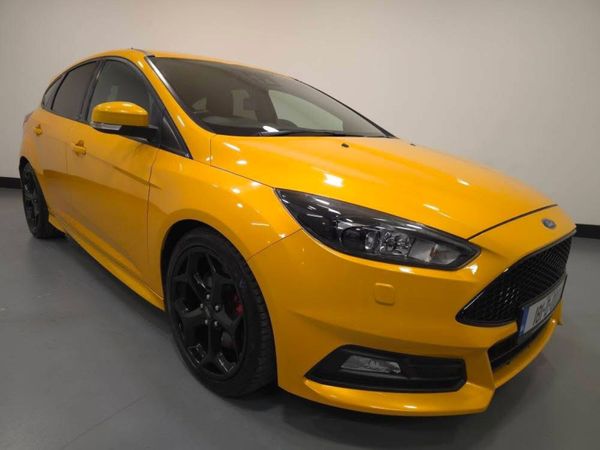 Ford Focus Hatchback, Diesel, 2018, Yellow