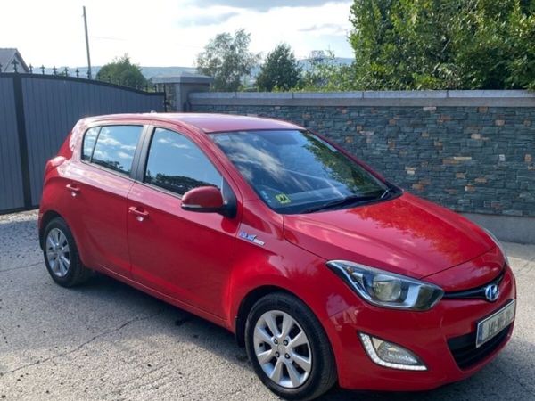Hyundai i20 Hatchback, Petrol, 2014, Red