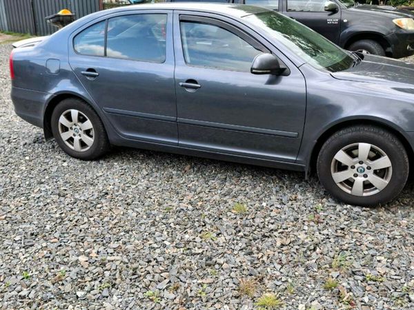 Skoda Octavia Saloon, Diesel, 2011, Grey