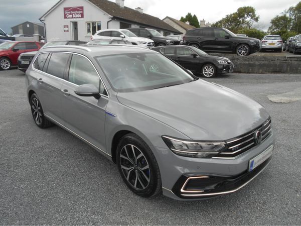 Volkswagen Passat Estate, Petrol Plug-in Hybrid, 2022, Grey