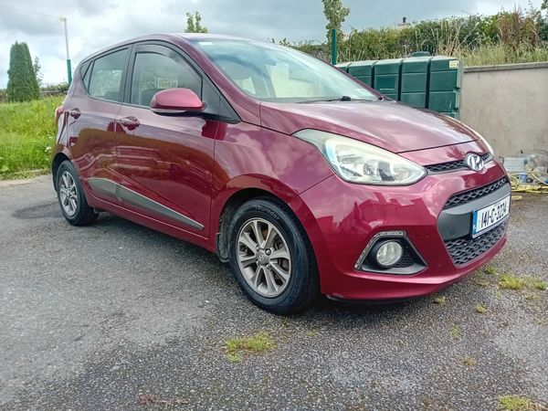Hyundai i10 Hatchback, Petrol, 2014, Red