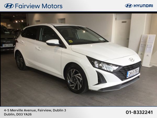 Hyundai i20 Hatchback, Petrol, 2024, White