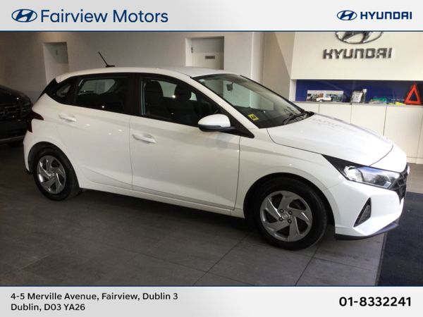 Hyundai i20 Hatchback, Petrol, 2023, White