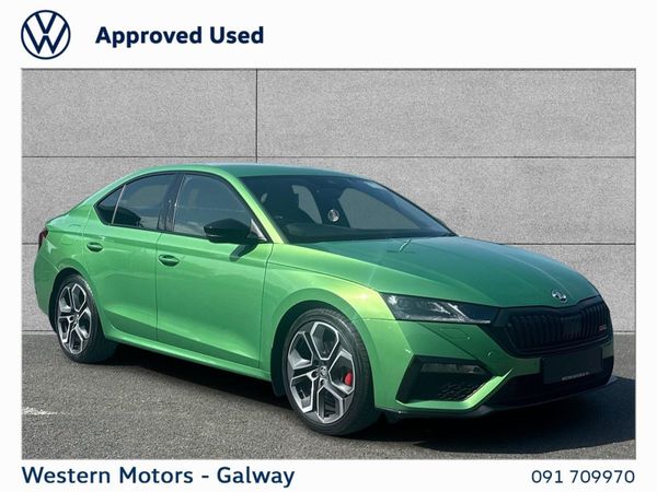 Skoda Octavia Saloon, Diesel, 2024, Green