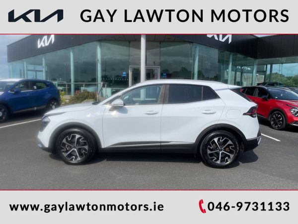 Kia Sportage MPV, Diesel Hybrid, 2023, White
