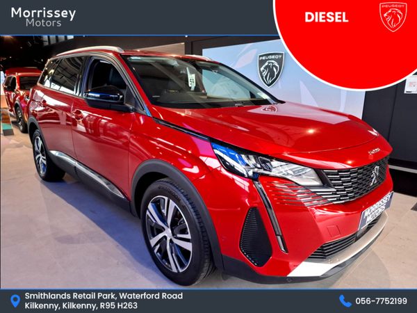 Peugeot 5008 MPV, Diesel, 2022, Red