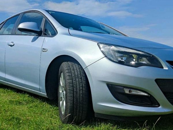 Opel Astra Saloon, Diesel, 2015, Silver