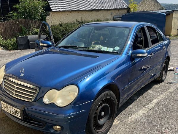 Mercedes-Benz C-Class Saloon, Petrol, 2005, Blue