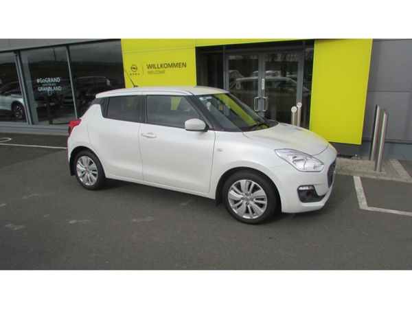 Suzuki Swift Hatchback, Petrol, 2018, White