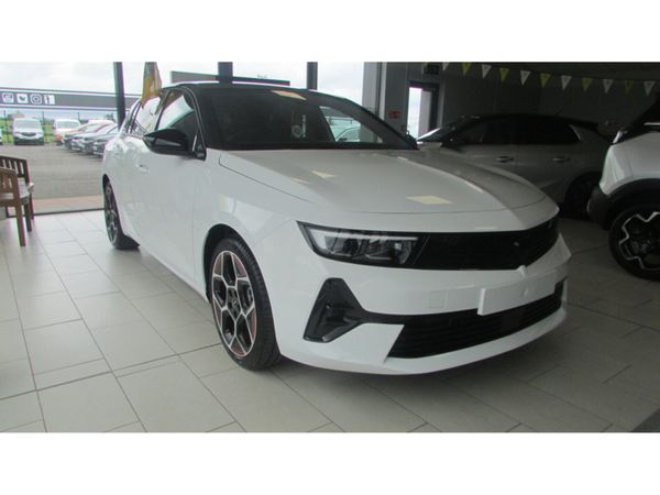 Opel Astra Hatchback, Petrol, 2025, White