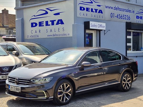 Volkswagen Passat Saloon, Petrol Hybrid, 2022, Grey
