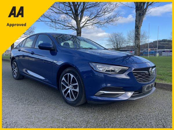 Opel Insignia Hatchback, Diesel, 2021, Blue