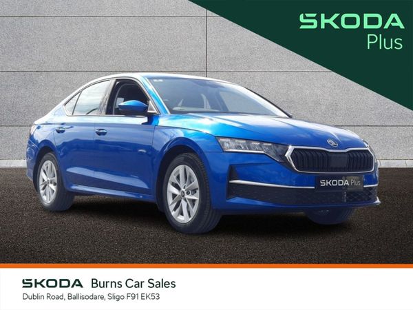 Skoda Octavia Hatchback, Petrol, 2025, Blue