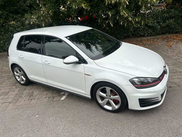 Volkswagen Golf Hatchback, Petrol, 2015, White