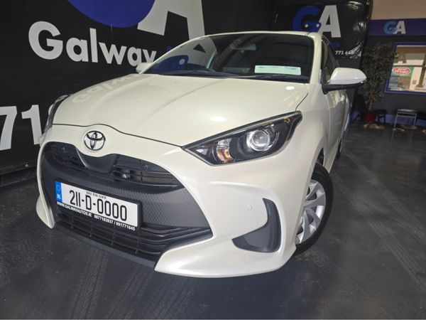 Toyota Yaris Hatchback, Petrol, 2021, White