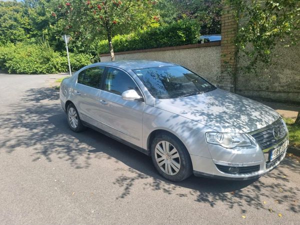Volkswagen Passat Saloon, Petrol, 2009, Silver