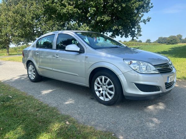 Opel Astra Saloon, Diesel, 2011, Silver