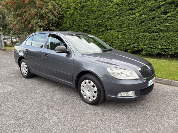 Skoda Octavia Hatchback, Diesel, 2011, Grey