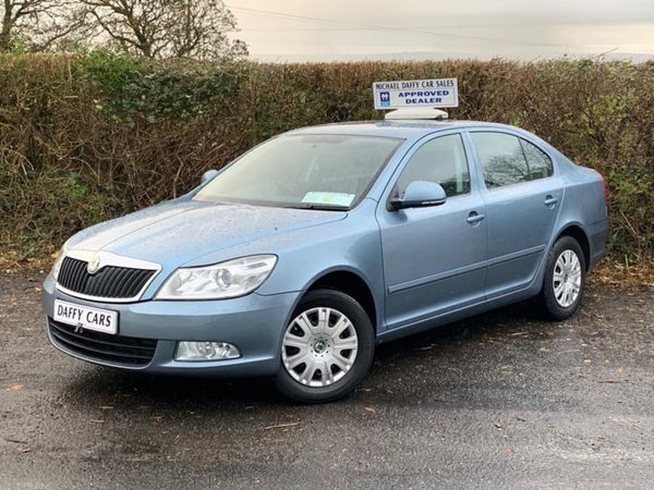 Skoda Octavia Hatchback, Diesel, 2011, Grey