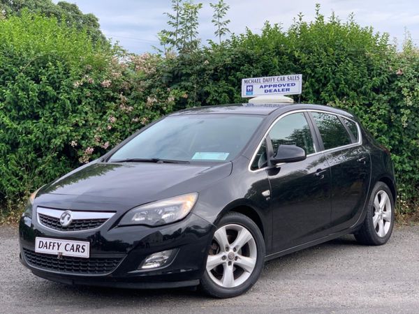 Vauxhall Astra Hatchback, Diesel, 2012, Black