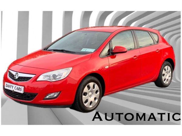 Vauxhall Astra Hatchback, Petrol, 2012, Red