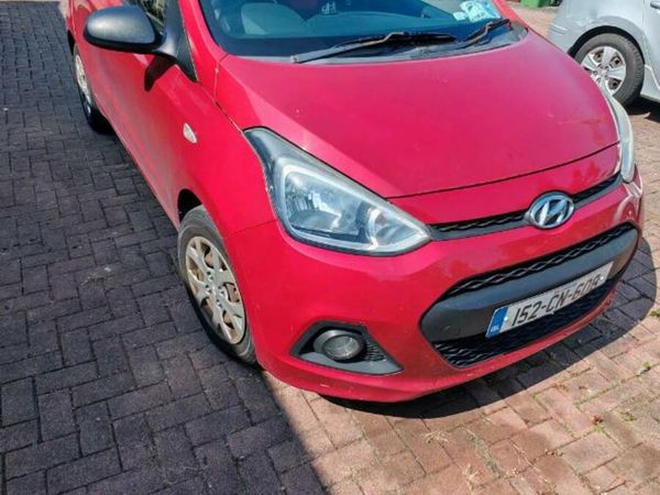 Hyundai i10 Hatchback, Petrol, 2015, Red