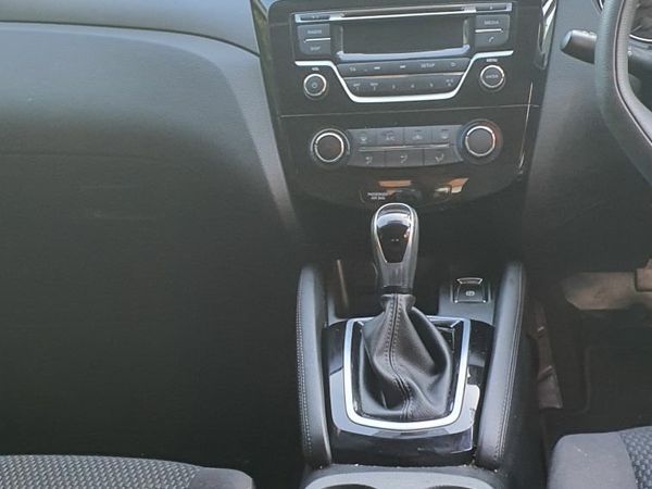 Nissan Qashqai MPV, Petrol, 2018, White
