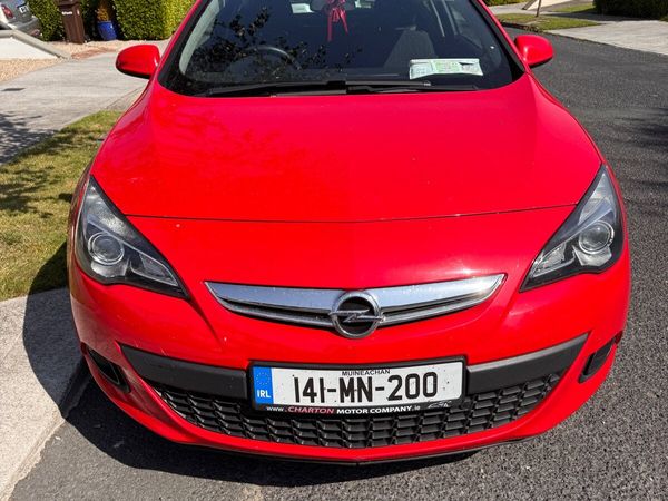 Opel Astra Hatchback, Petrol, 2014, Red