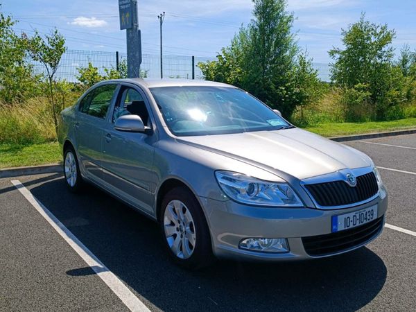 Skoda Octavia Hatchback, Diesel, 2010, Beige