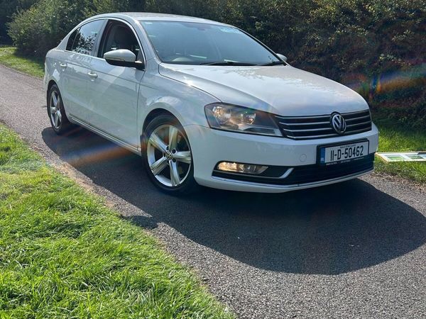 Volkswagen Passat Saloon, Diesel, 2011, White