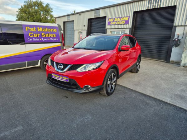 Nissan Qashqai SUV, Diesel, 2017, Red