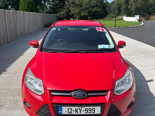 Ford Focus Hatchback, Petrol, 2012, Red