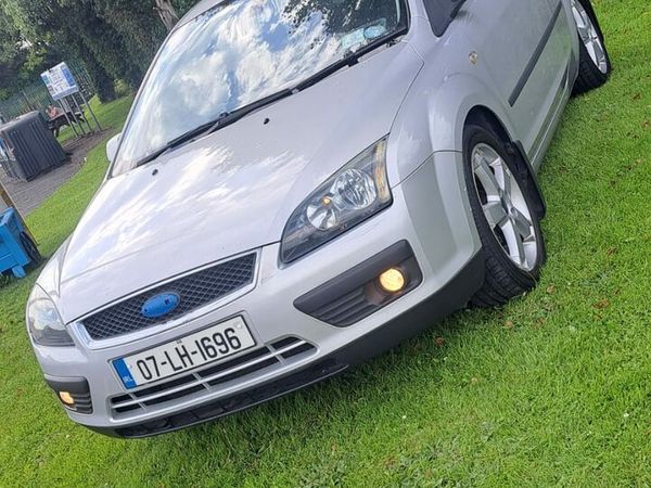 Ford Focus Hatchback, Petrol, 2007, Silver