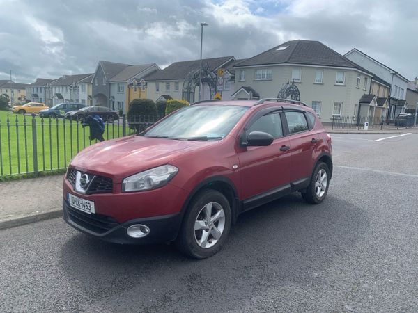 Nissan Qashqai Hatchback, Diesel, 2010, Red