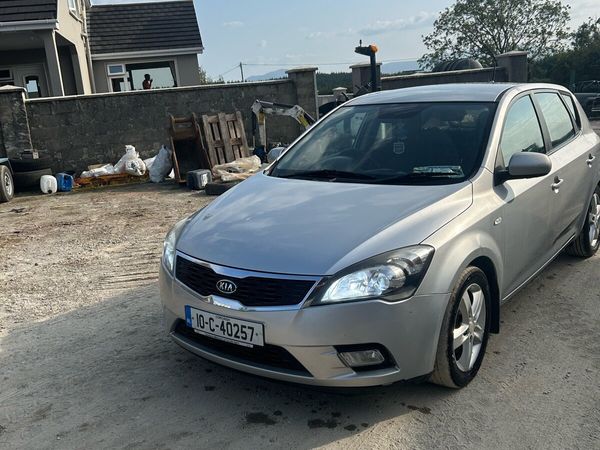 Kia Ceed Hatchback, Diesel, 2010, Silver