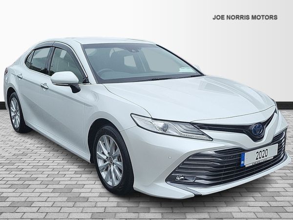 Toyota Camry Saloon, Petrol Hybrid, 2020, White