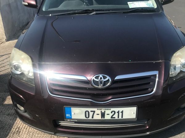 Toyota Avensis Saloon, Petrol, 2007, Red
