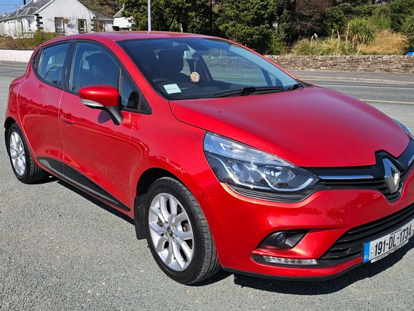 Renault Clio Hatchback, Petrol, 2019, Red