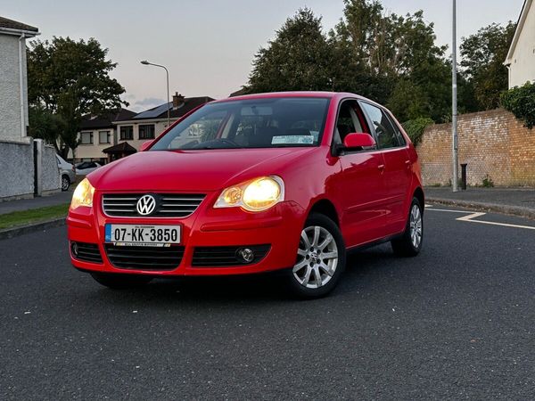Volkswagen Polo Hatchback, Petrol, 2007, Red