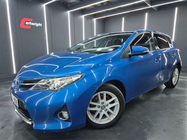 Toyota Auris Hatchback, Petrol, 2014, Blue