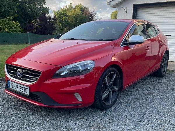 Volvo V40 Hatchback, Diesel, 2015, Red
