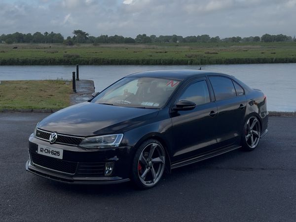 Volkswagen Jetta Saloon, Diesel, 2012, Black