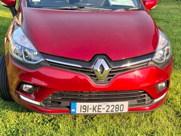 Renault Clio Hatchback, Petrol, 2019, Red