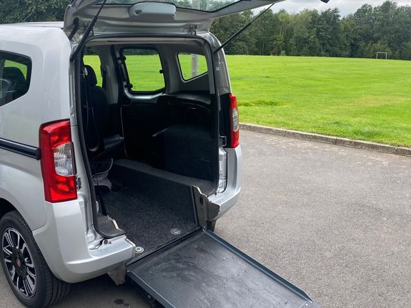 Fiat Qubo MPV, Petrol, 2017, Silver