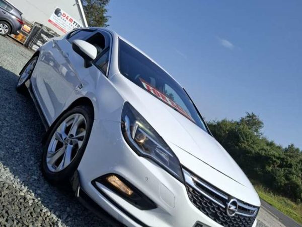 Opel Astra Hatchback, Diesel, 2016, White