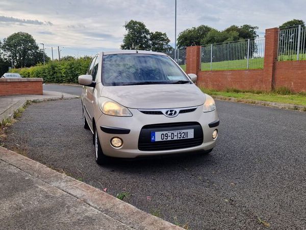 Hyundai i10 Hatchback, Petrol, 2009, Gold