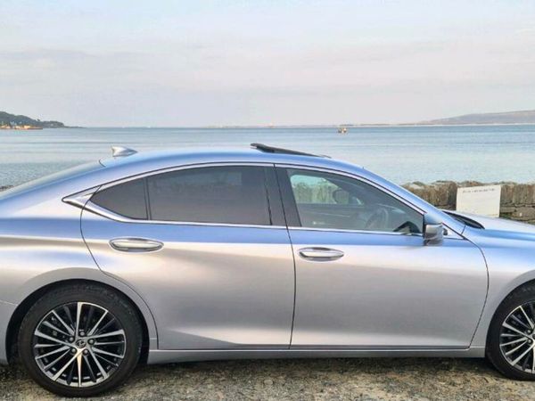 Lexus ES Saloon, Petrol Hybrid, 2023, Silver
