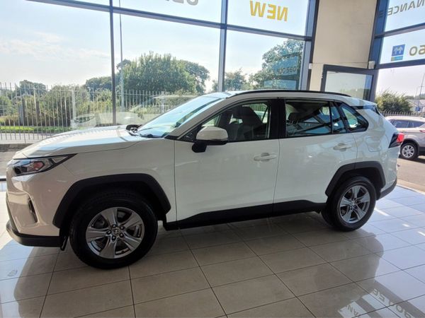 Toyota RAV4 SUV, Petrol Hybrid, 2023, White