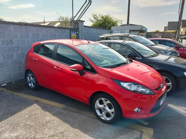 Ford Fiesta Hatchback, Petrol, 2012, Red